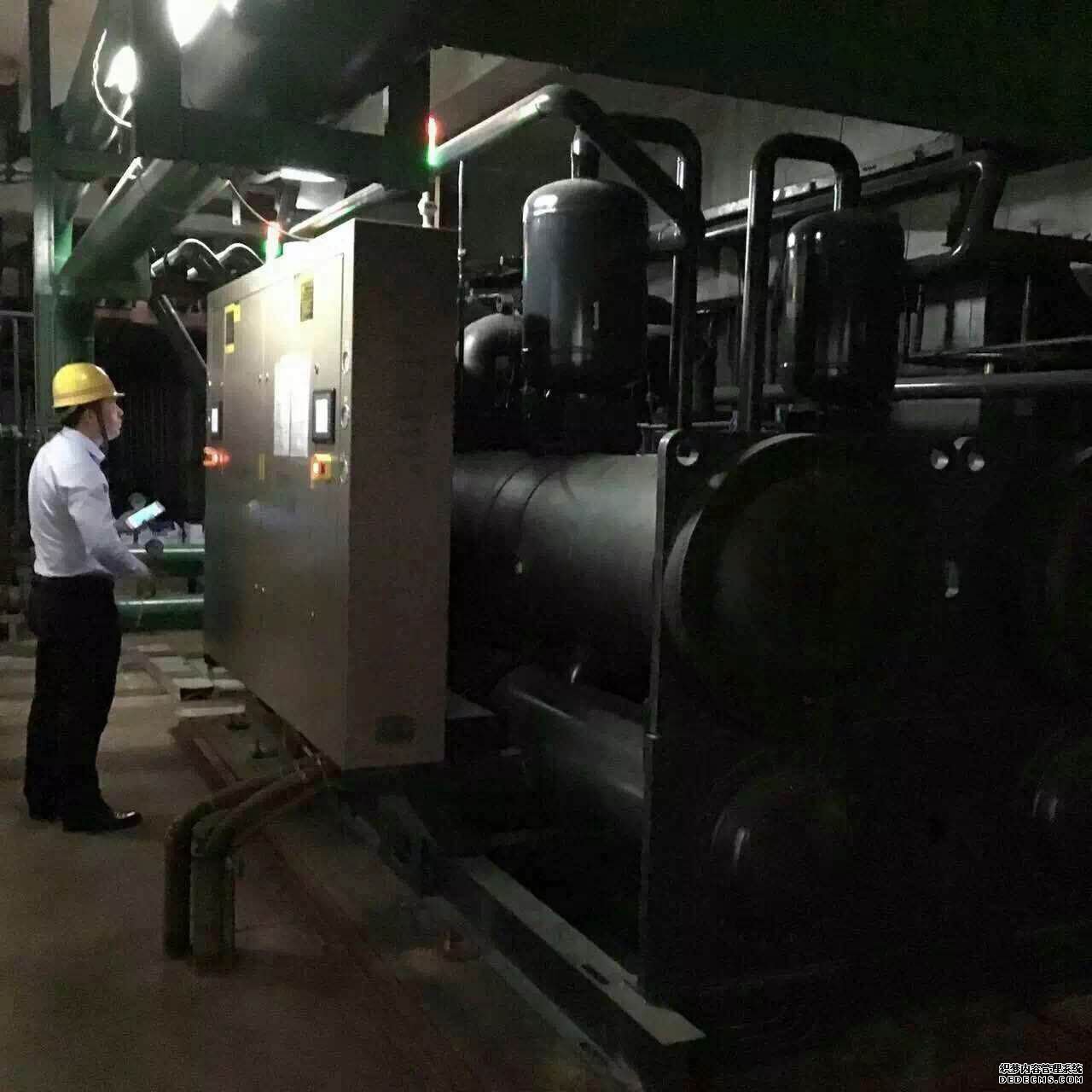 工業(yè)螺桿式冷水機(jī)組案例